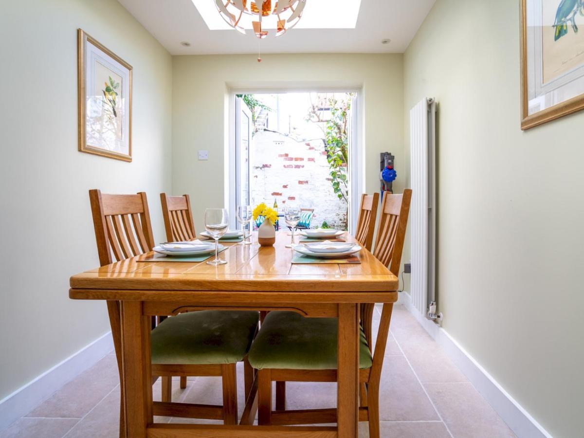 Quarry Cottage Courtyard Garden Pass The Keys Cirencester Buitenkant foto