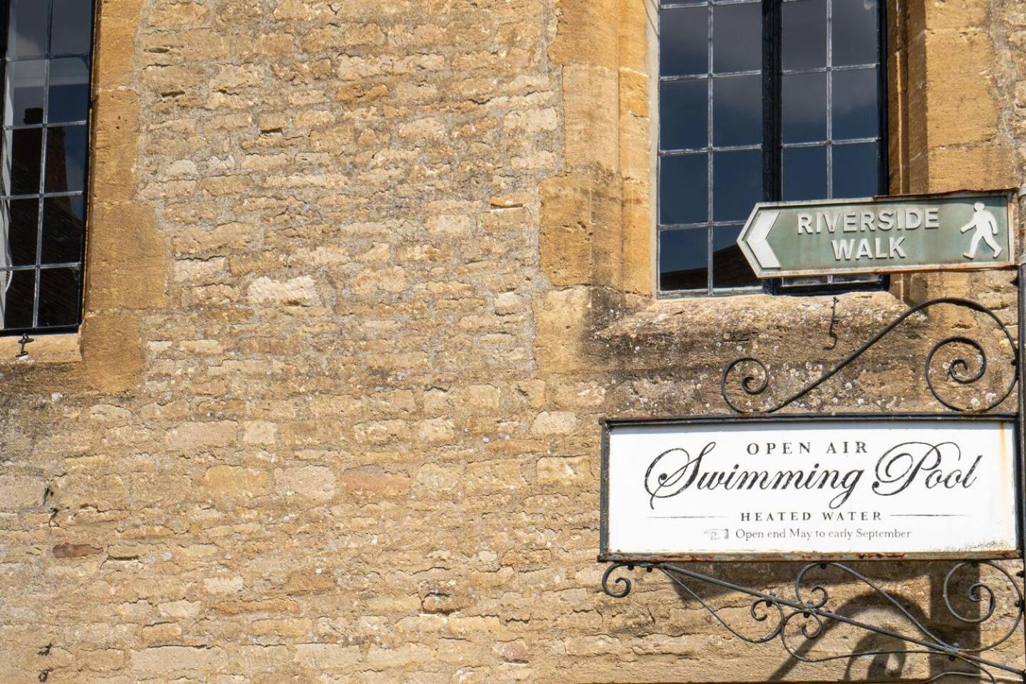 Quarry Cottage Courtyard Garden Pass The Keys Cirencester Buitenkant foto